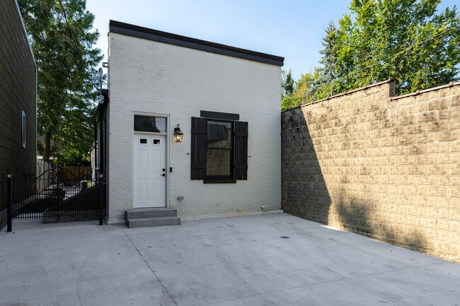 Building Photo - 513 Pershing Ave