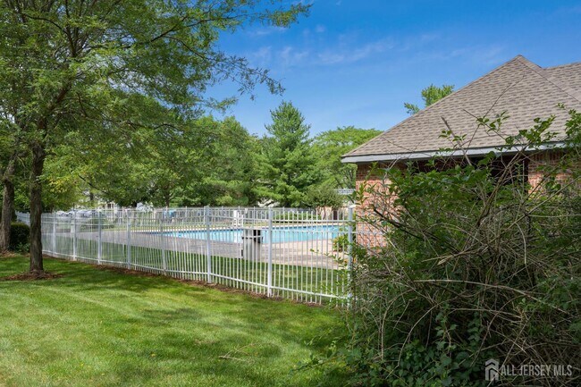 Building Photo - 103 Sequoia Ct