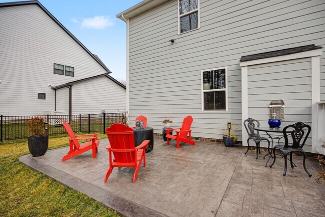 Building Photo - 4 Bedroom Executive Home located in Magnolia Green