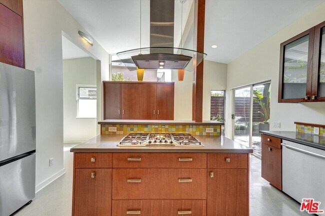 Building Photo - 2755 Carmar Dr