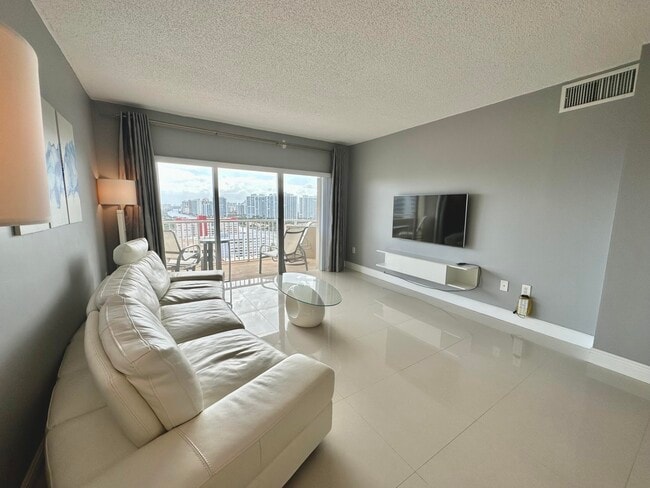 Building Photo - 1985 S Ocean Dr