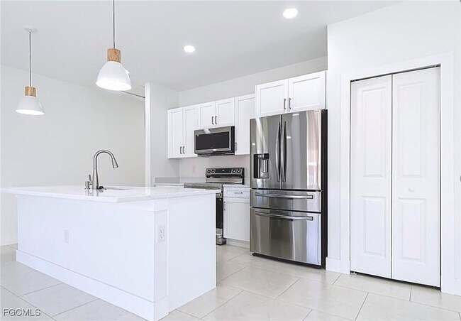 Building Photo - 829 Wabash St