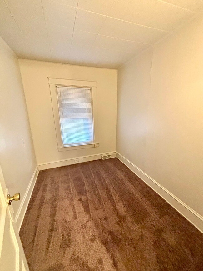 Building Photo - 715 6th St