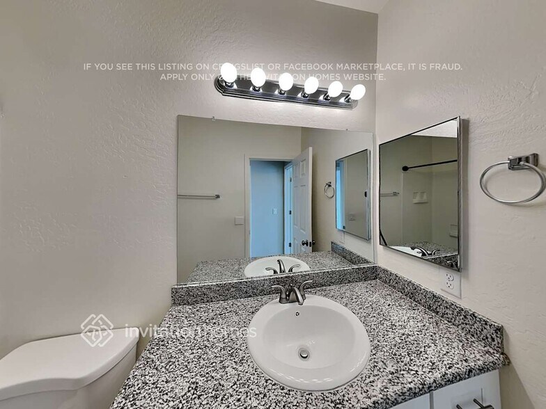 Building Photo - 17620 W Lundberg St