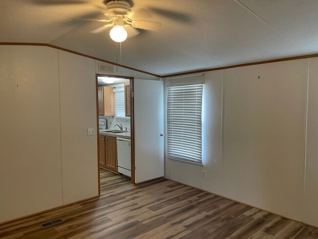 Building Photo - 809 Magnolia Dr