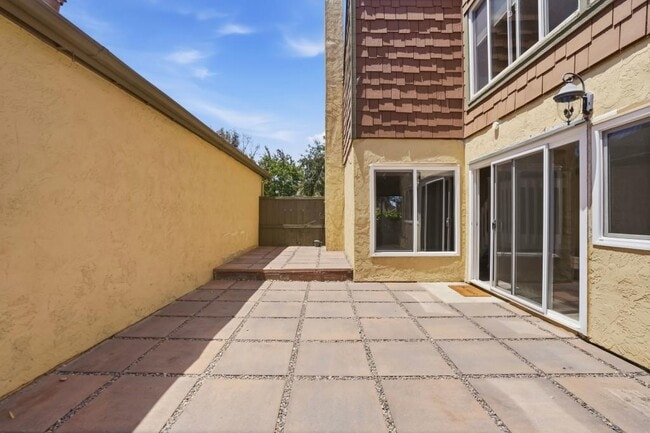 Building Photo - 8879 Hillery Dr