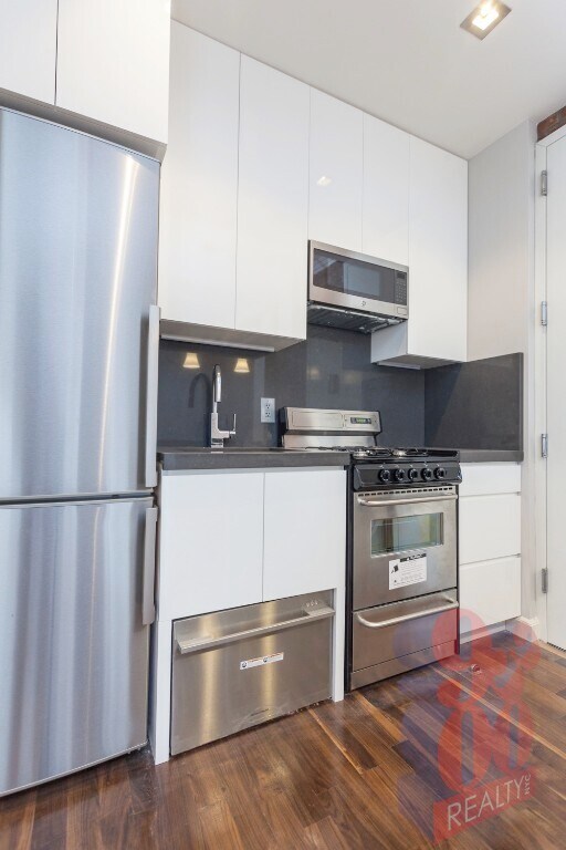 Building Photo - 47 1/2 1st Street (2nd & 1st Ave), #5R