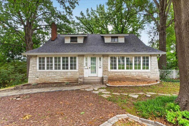 Building Photo - Storybook Home