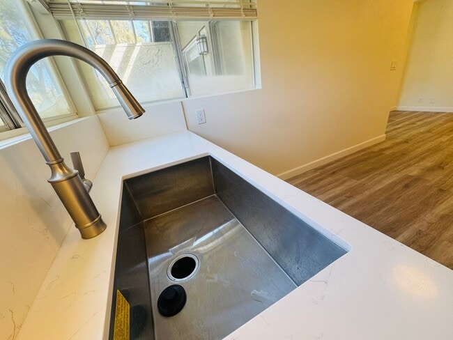 Building Photo - Remodeled Single-Level Beauty in Wildwood!