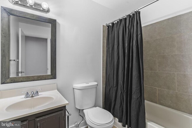 Building Photo - 8730 Grasmere Ct