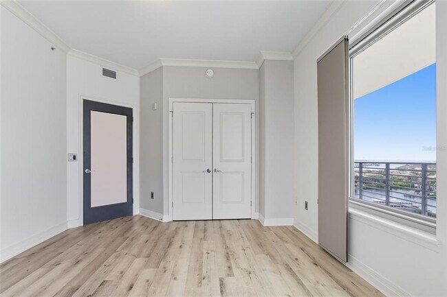 Building Photo - 449 S 12th St