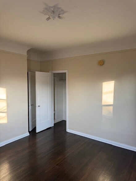bedroom closet - 2203 S Harcourt Ave