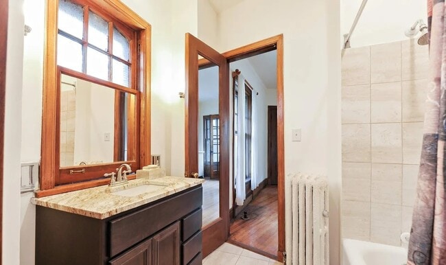 Building Photo - 1615 E Hyde Park Blvd