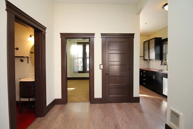 Building Photo - 1634 NW Everett St