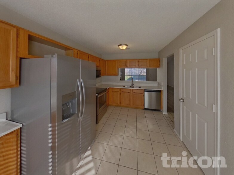 Building Photo - 2628 Dahlia Dr