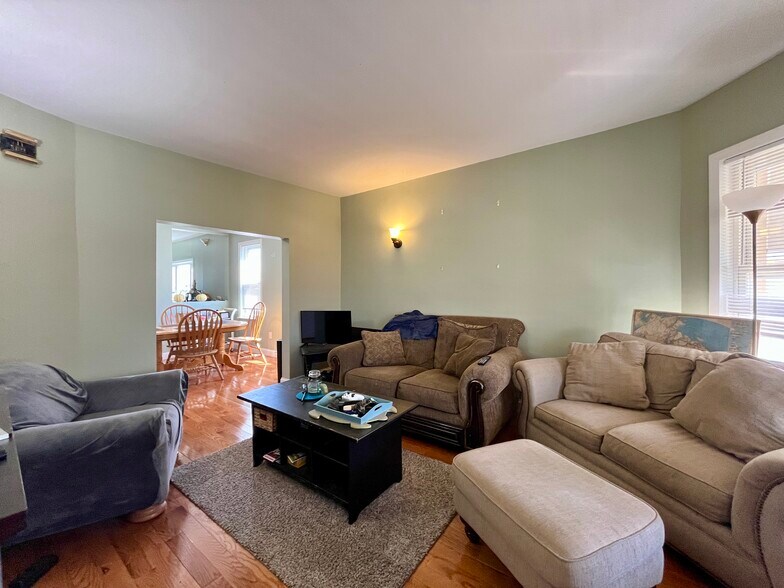 Building Photo - 45 Martin St