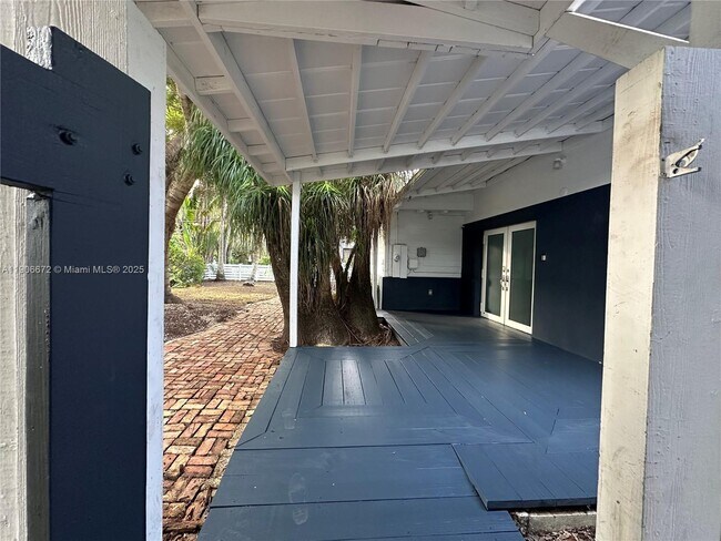 Building Photo - 6810 SW 70th Ave