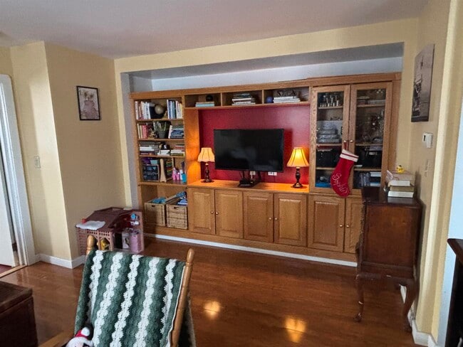 Building Photo - 21 Annie St