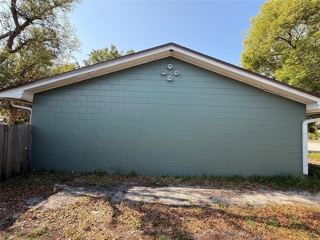 Building Photo - 1507 N Thacker Ave
