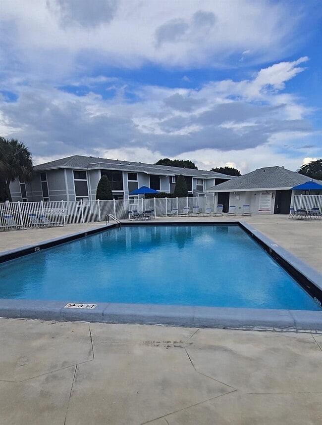 Building Photo - 9723 Hammocks Blvd