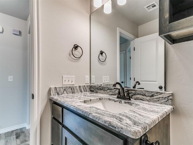 Building Photo - 12104 Rockbed Dr