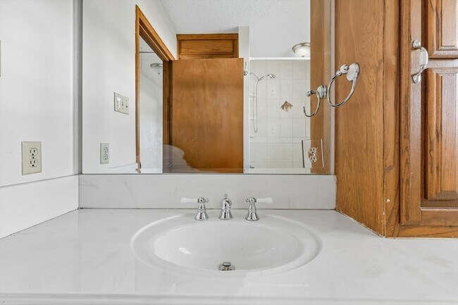 Building Photo - 5702 Teasley Ln