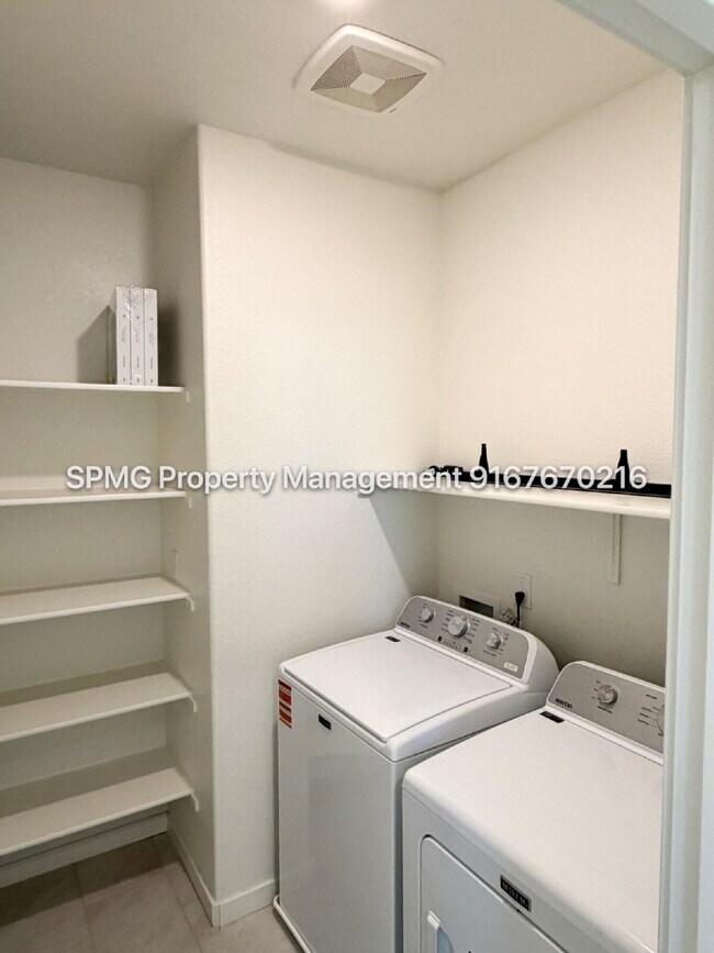 Building Photo - "Modern Rocklin Home : Spacious 3-Bedroom Home with Elegant Hardwood Accents!"