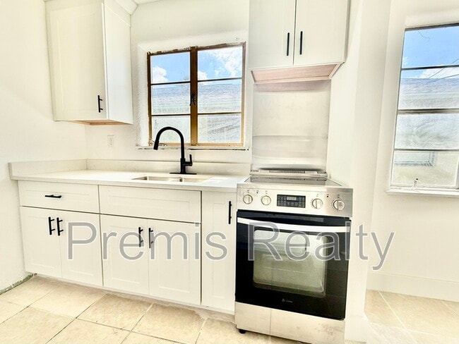 Building Photo - 7960 Boca Ciega Dr