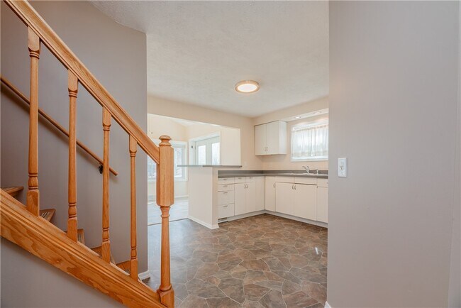 Building Photo - 133 River Meadow Dr