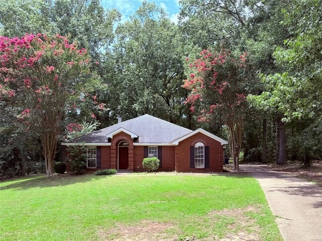 Building Photo - 11 Twin Oaks Ln