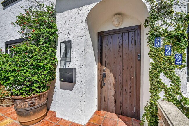 Building Photo - 322 Cornell Dr