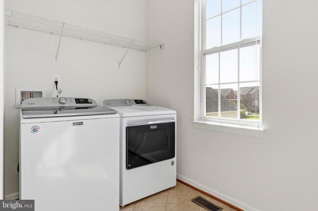 Building Photo - 2440 Five Fathom Cir