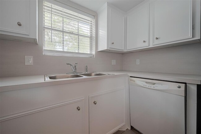 Building Photo - 1318 Bellgrove Dr