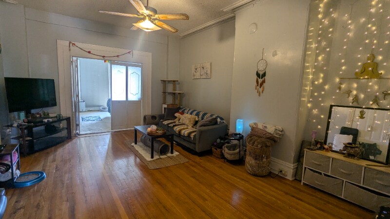 Building Photo - 346 S Rose St