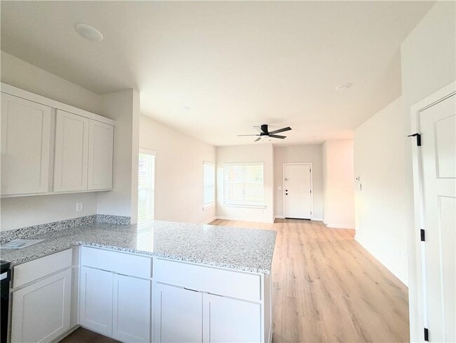 Building Photo - 531 Cosmos St