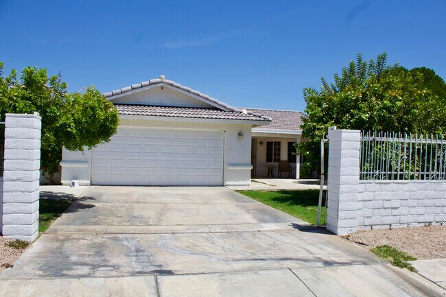 Building Photo - 30650 Avenida Del Yermo