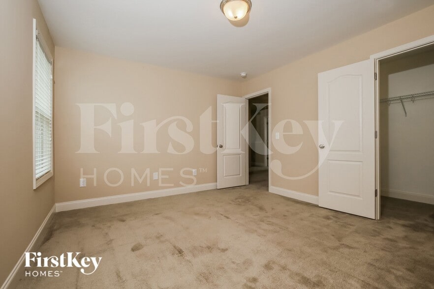 Building Photo - 732 Breeders Cup Dr