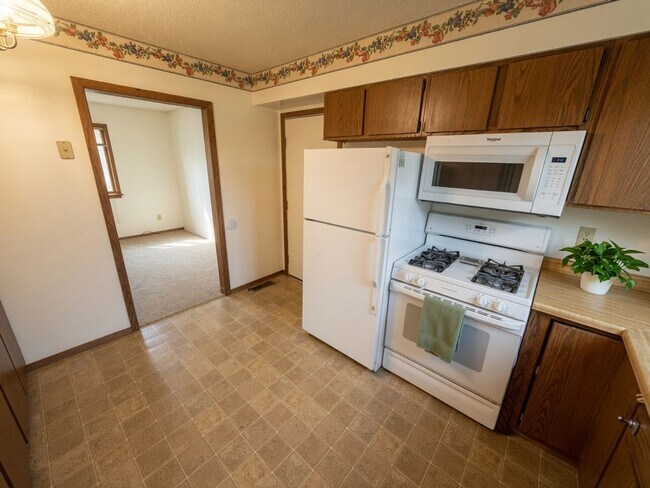 Building Photo - 14902 Wildwood Rd