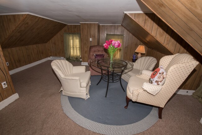 Building Photo - 2 bedroom apartment!