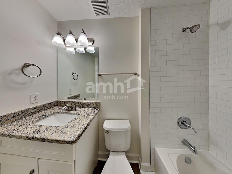 Building Photo - 403 Hobart St