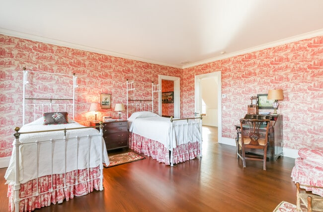 Building Photo - 286 Downs Path