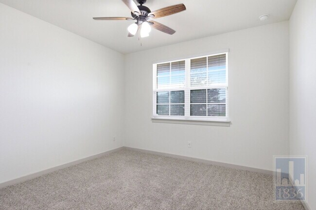 Building Photo - 216 Big Cypress Byu Rd