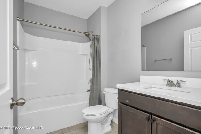 Building Photo - 975 Newton Cir