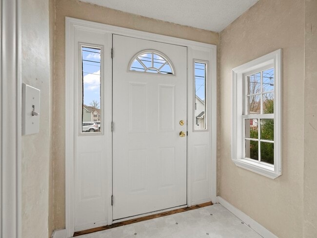 Building Photo - 27 Kilby St