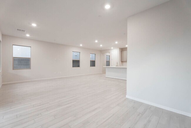 Building Photo - 11620 Desert Hollow Avenue