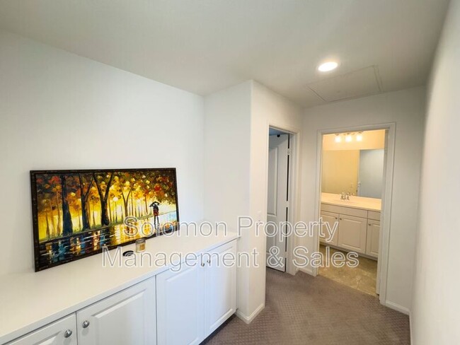 Building Photo - 411 Calabrese St