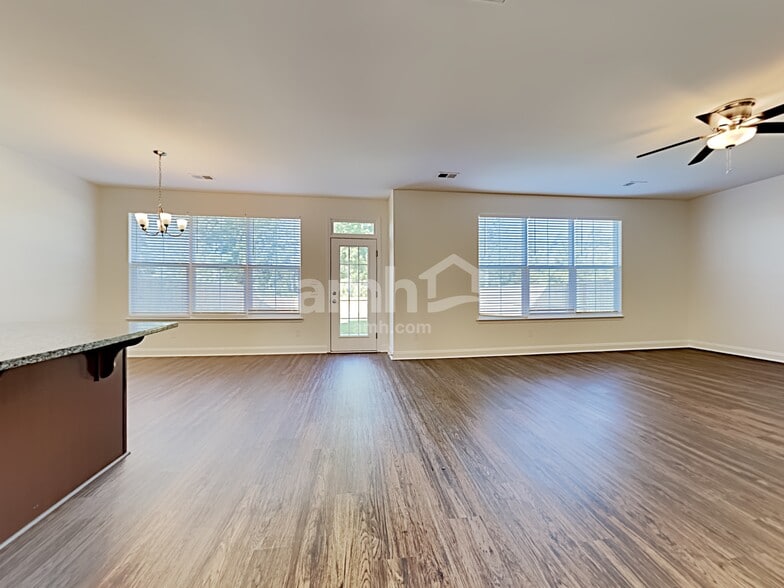 Building Photo - 127 Sago Ct