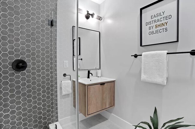 Building Photo - 276 Duncan Ave