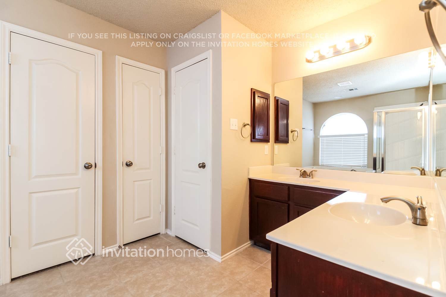 Building Photo - 703 Meadowgate Dr