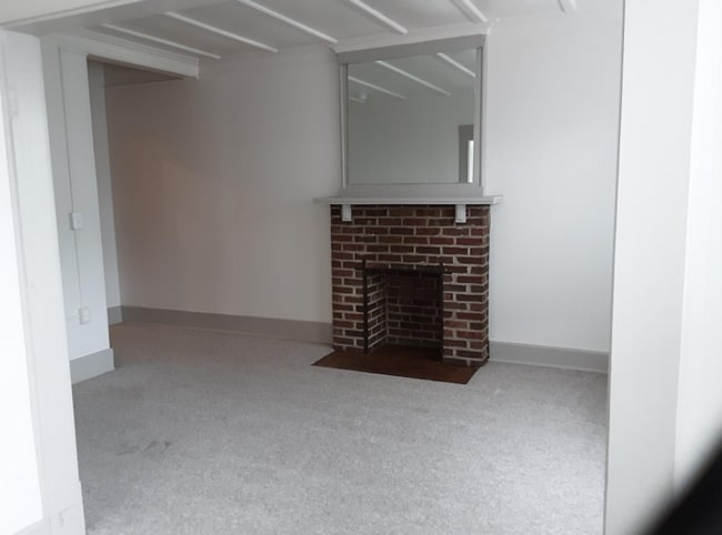 Building Photo - 847 1/2 Massachusetts